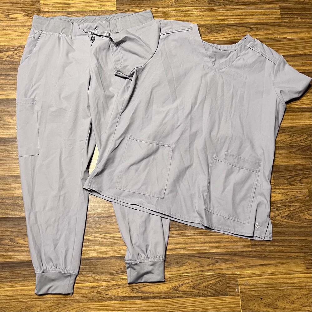 Med Couture Insight Jogger and Top Set in light gray